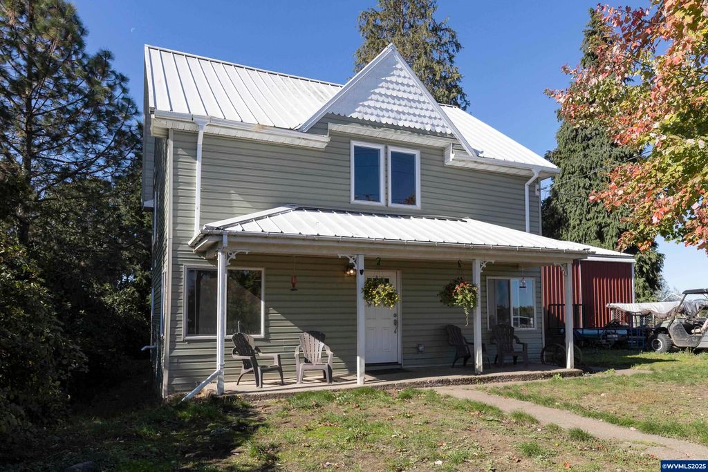 Image 3 of property listing at 19800 SW Briedwell Rd, Mcminnville, OR 97128