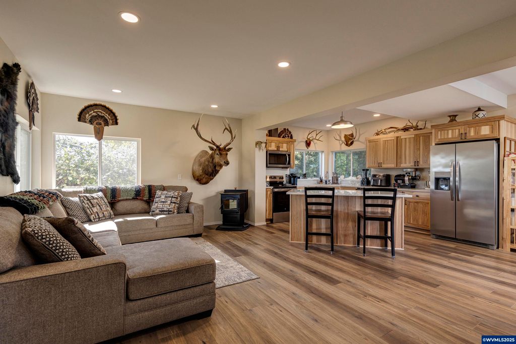 Image 4 of property listing at 19800 SW Briedwell Rd, Mcminnville, OR 97128