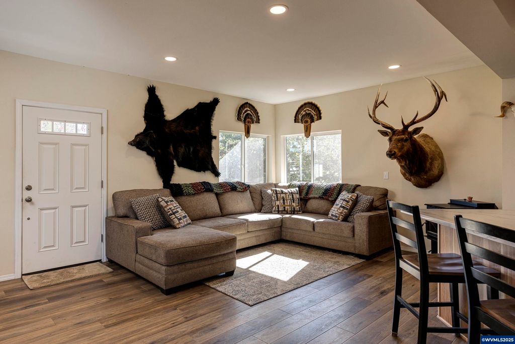 Image 5 of property listing at 19800 SW Briedwell Rd, Mcminnville, OR 97128