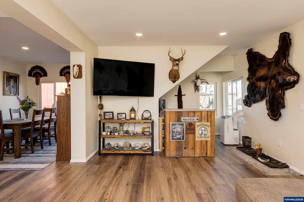 Image 6 of property listing at 19800 SW Briedwell Rd, Mcminnville, OR 97128