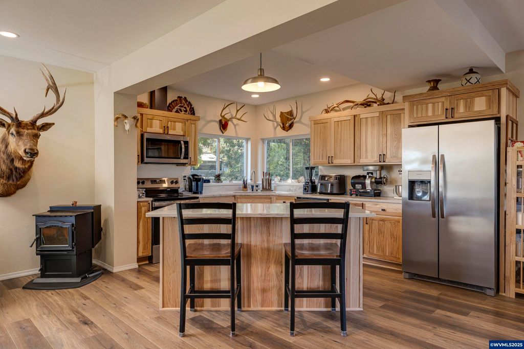 Image 7 of property listing at 19800 SW Briedwell Rd, Mcminnville, OR 97128