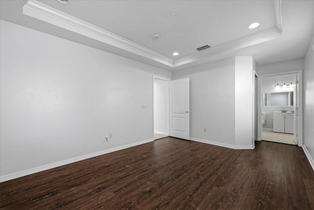 Image 12 of property listing at 8123 CANTERBURY LAKE BOULEVARD, Tampa, FL 33619