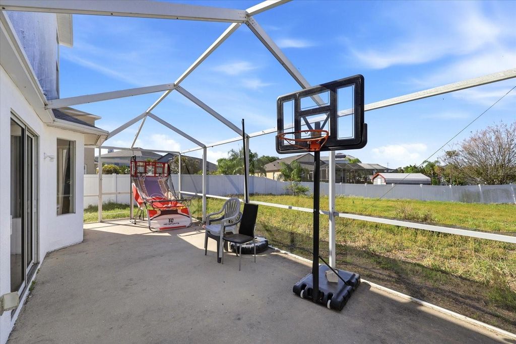 Image 17 of property listing at 8123 CANTERBURY LAKE BOULEVARD, Tampa, FL 33619