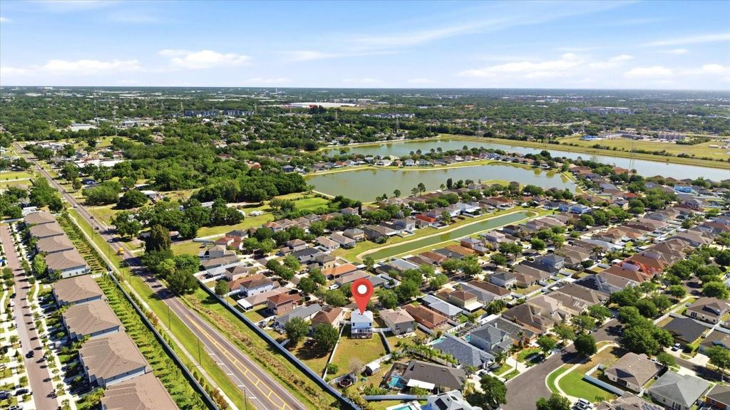 Image 21 of property listing at 8123 CANTERBURY LAKE BOULEVARD, Tampa, FL 33619