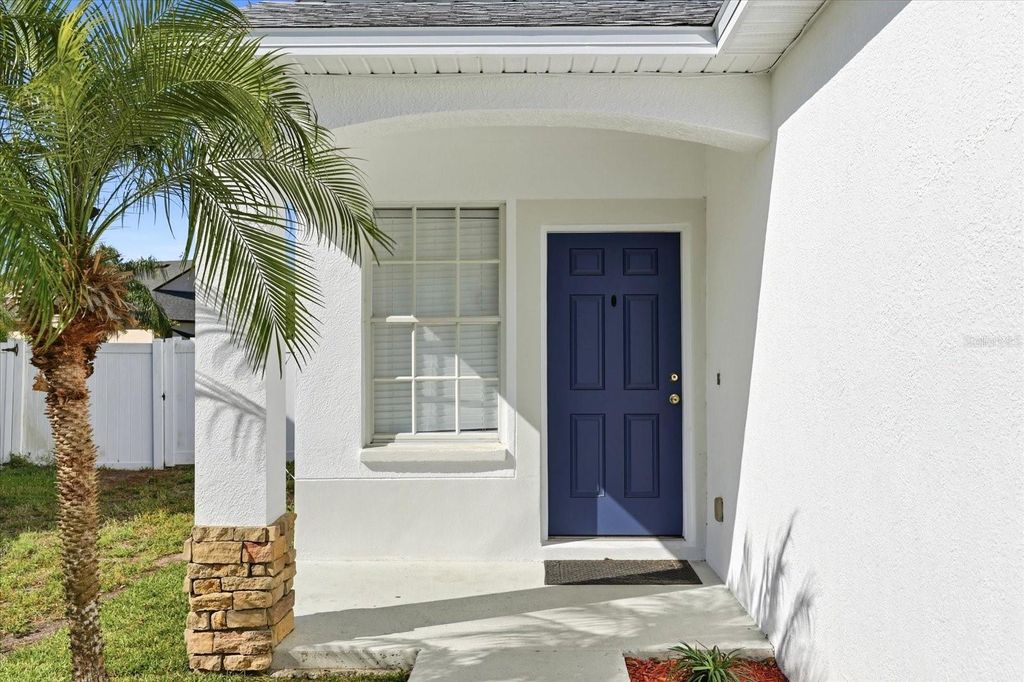 Image 28 of property listing at 8123 CANTERBURY LAKE BOULEVARD, Tampa, FL 33619