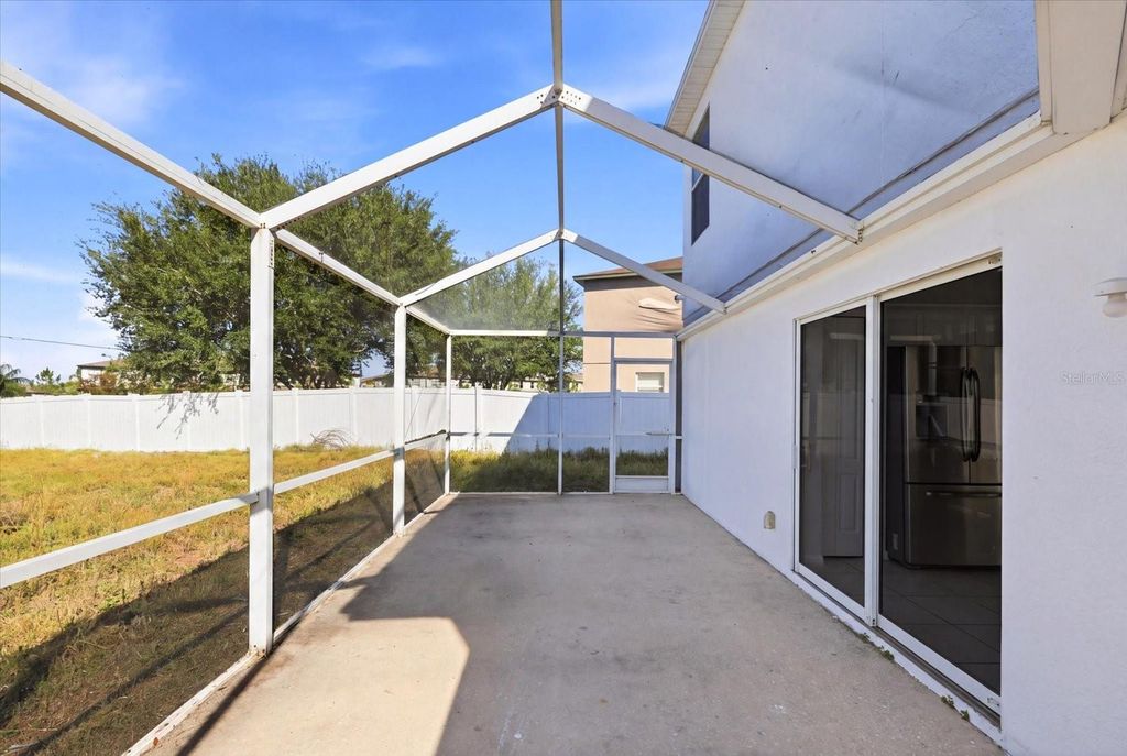 Image 29 of property listing at 8123 CANTERBURY LAKE BOULEVARD, Tampa, FL 33619