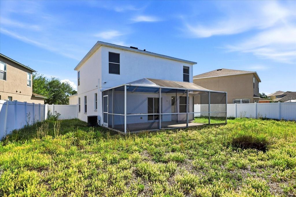 Image 33 of property listing at 8123 CANTERBURY LAKE BOULEVARD, Tampa, FL 33619