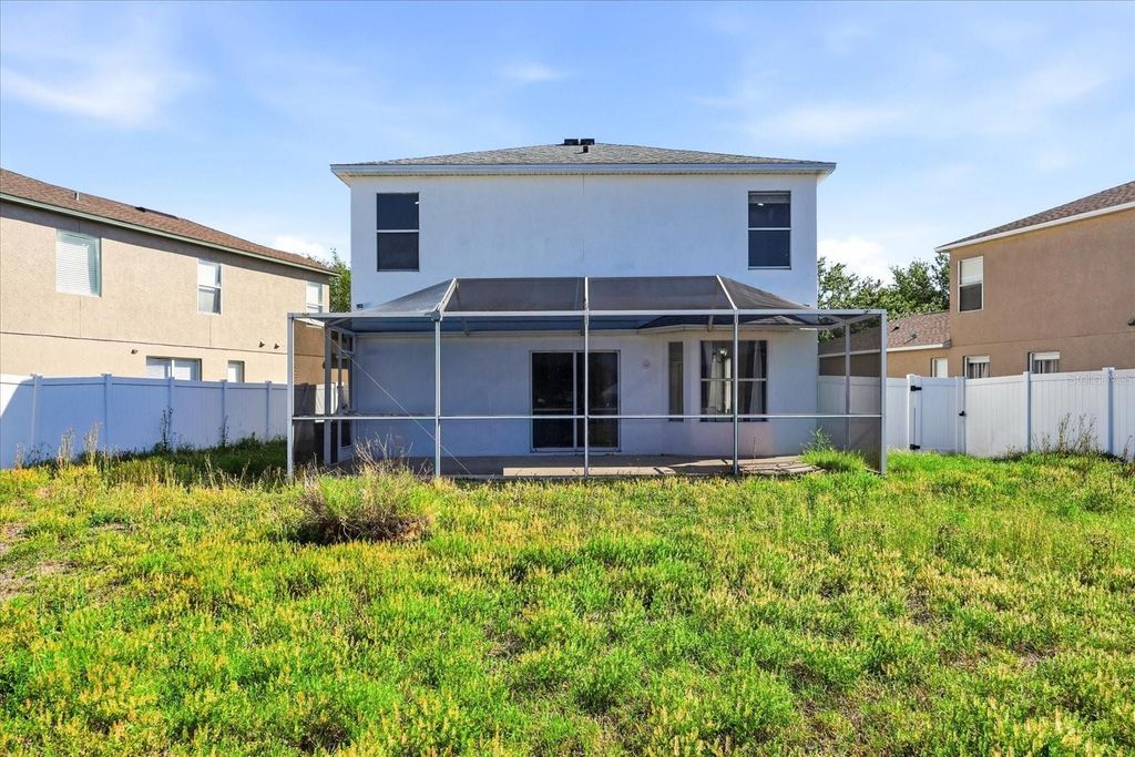 Image 35 of property listing at 8123 CANTERBURY LAKE BOULEVARD, Tampa, FL 33619