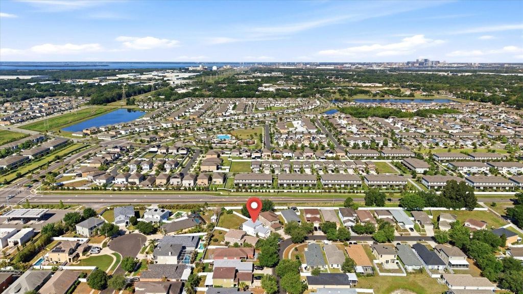 Image 38 of property listing at 8123 CANTERBURY LAKE BOULEVARD, Tampa, FL 33619