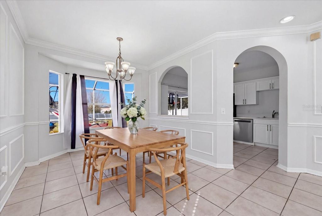 Image 5 of property listing at 8123 CANTERBURY LAKE BOULEVARD, Tampa, FL 33619