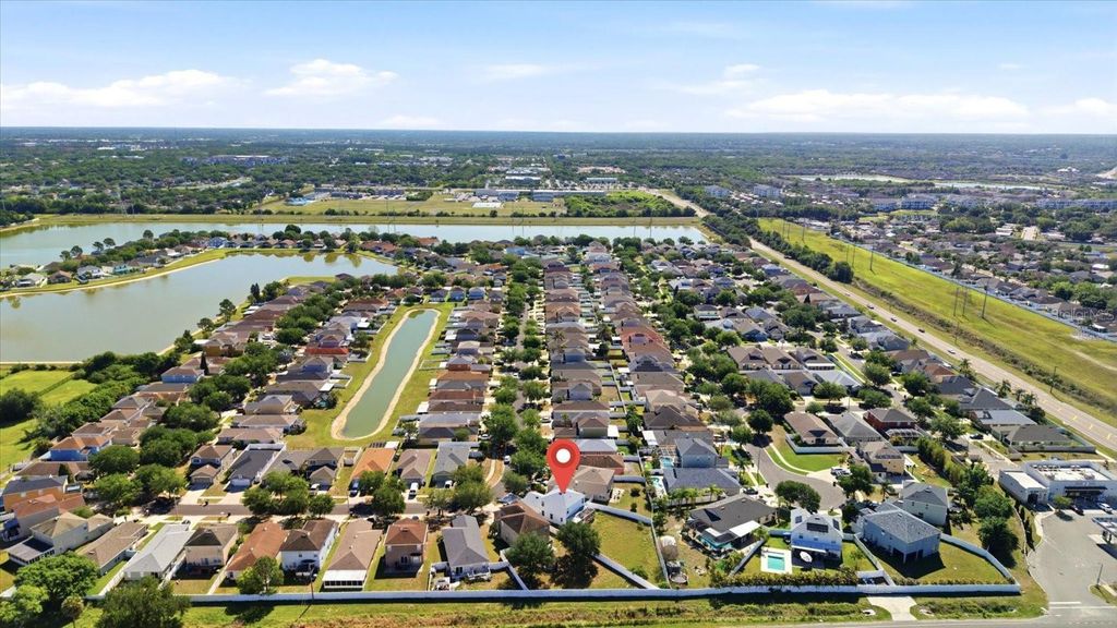 Image 8 of property listing at 8123 CANTERBURY LAKE BOULEVARD, Tampa, FL 33619