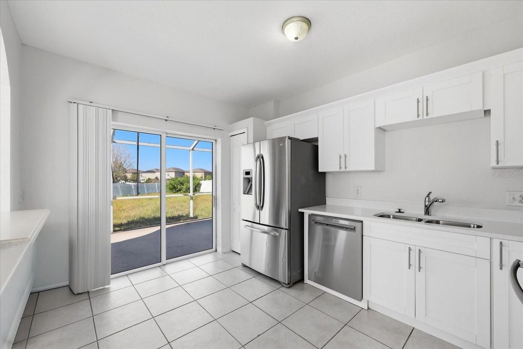 Image 9 of property listing at 8123 CANTERBURY LAKE BOULEVARD, Tampa, FL 33619
