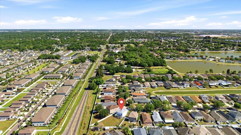 Image 10 of property listing at 8123 CANTERBURY LAKE BOULEVARD, Tampa, FL 33619