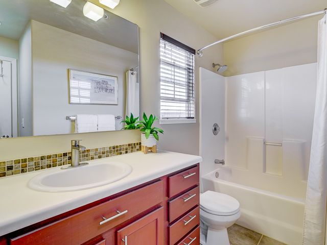 7282 Avenida El Nido, Santa Fe, NM 87507