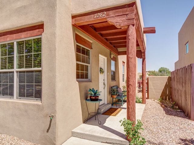 7282 Avenida El Nido, Santa Fe, NM 87507
