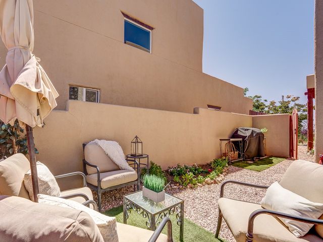 7282 Avenida El Nido, Santa Fe, NM 87507