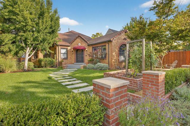 2701 Florence Pl, Sacramento, CA 95818