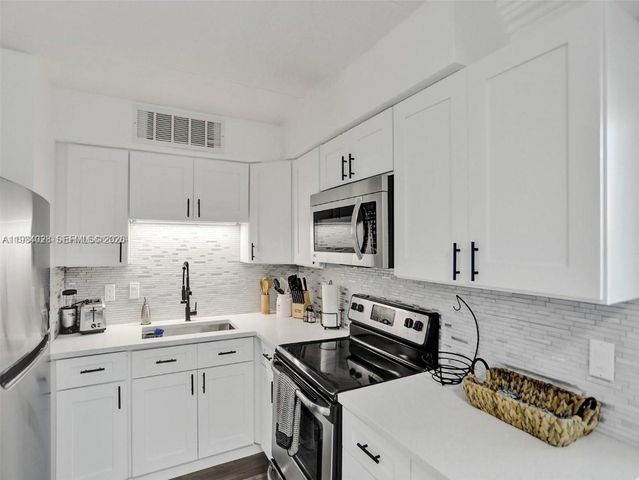 3603 Townhouse Ct, West Palm Beach, FL 33407