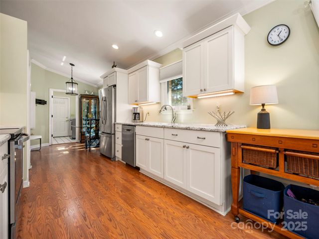 949 Kanuga Road, Hendersonville, NC 28739