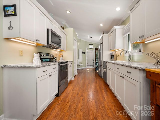 949 Kanuga Road, Hendersonville, NC 28739