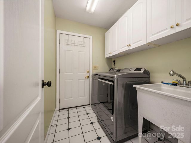 949 Kanuga Road, Hendersonville, NC 28739