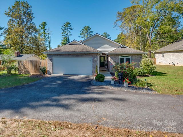 949 Kanuga Road, Hendersonville, NC 28739