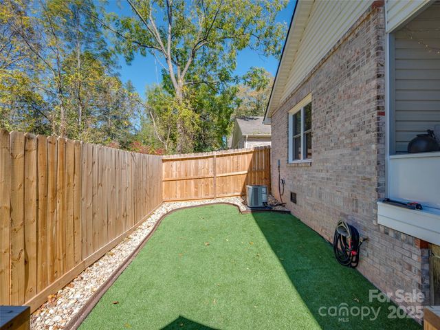 949 Kanuga Road, Hendersonville, NC 28739