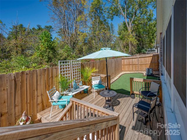 949 Kanuga Road, Hendersonville, NC 28739