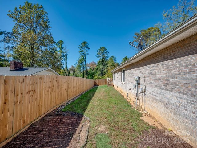 949 Kanuga Road, Hendersonville, NC 28739