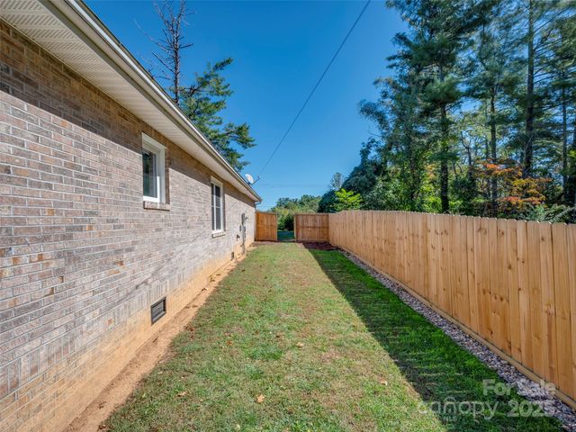 949 Kanuga Road, Hendersonville, NC 28739