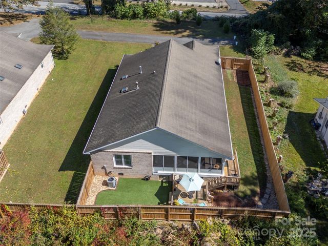 949 Kanuga Road, Hendersonville, NC 28739