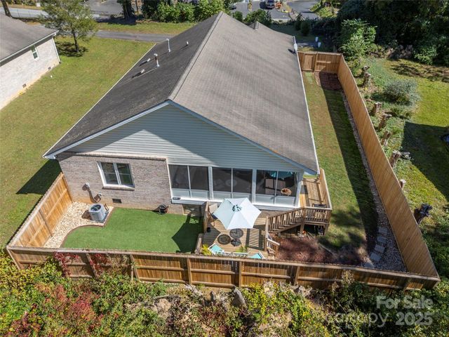 949 Kanuga Road, Hendersonville, NC 28739