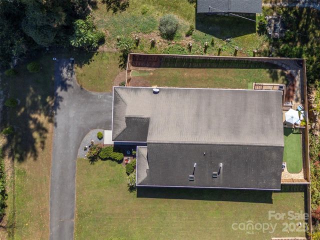 949 Kanuga Road, Hendersonville, NC 28739