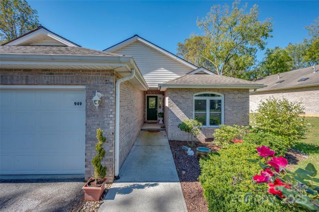 949 Kanuga Road, Hendersonville, NC 28739