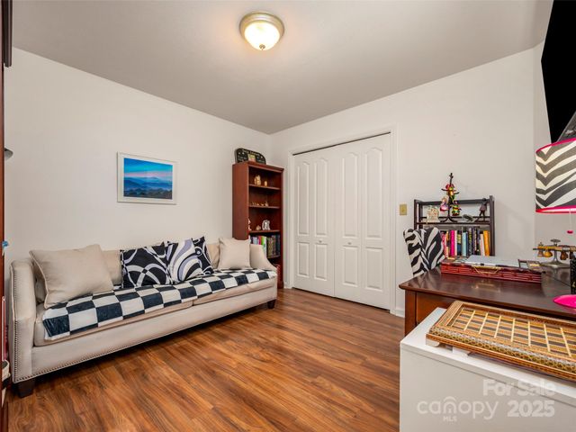 949 Kanuga Road, Hendersonville, NC 28739