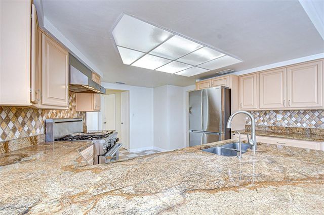 6416 LAKE SUNRISE DRIVE, Apollo Beach, FL 33572