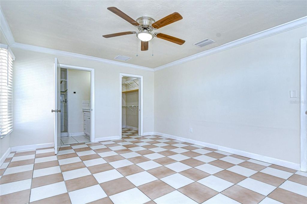 Image 16 of property listing at 6416 LAKE SUNRISE DRIVE, Apollo Beach, FL 33572