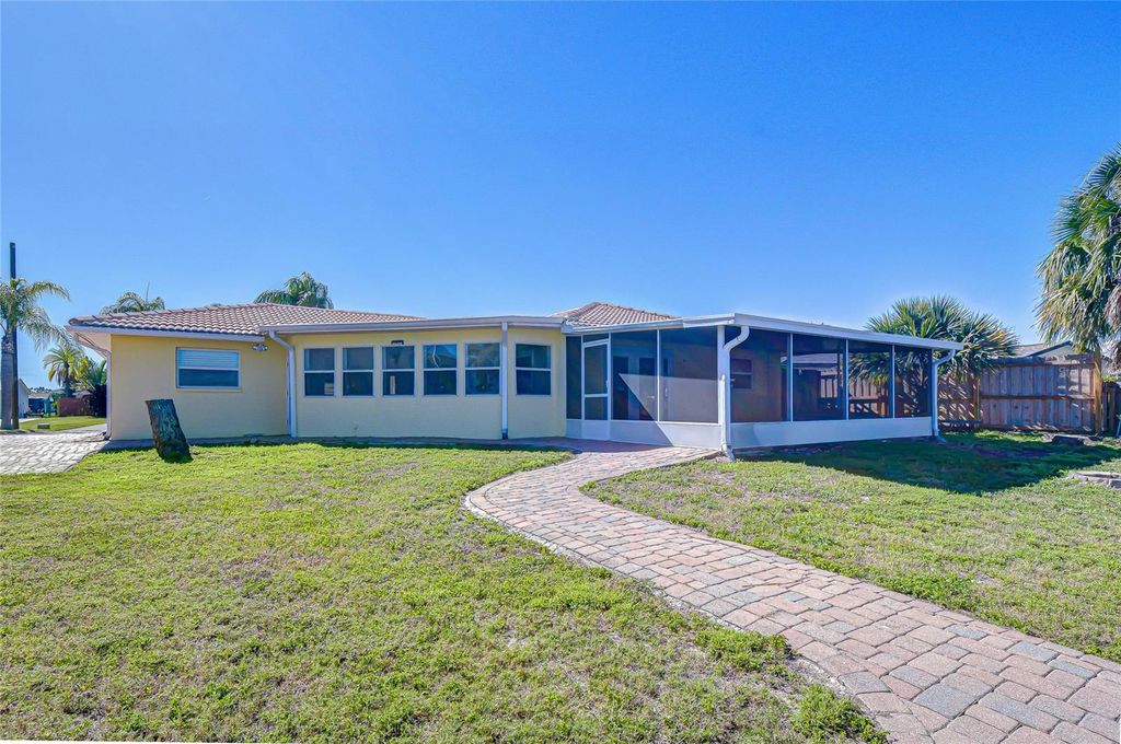 Image 26 of property listing at 6416 LAKE SUNRISE DRIVE, Apollo Beach, FL 33572