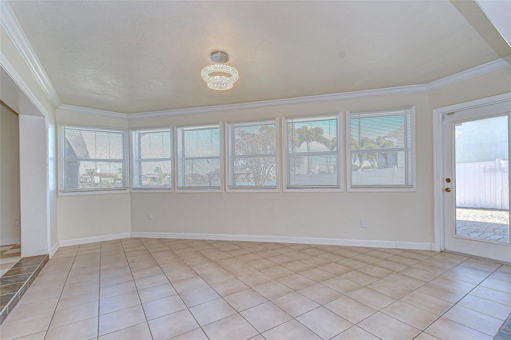 Image 8 of property listing at 6416 LAKE SUNRISE DRIVE, Apollo Beach, FL 33572