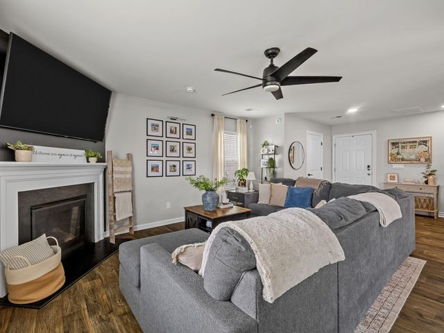 1356 Ledsham Court, Greer, SC 29651