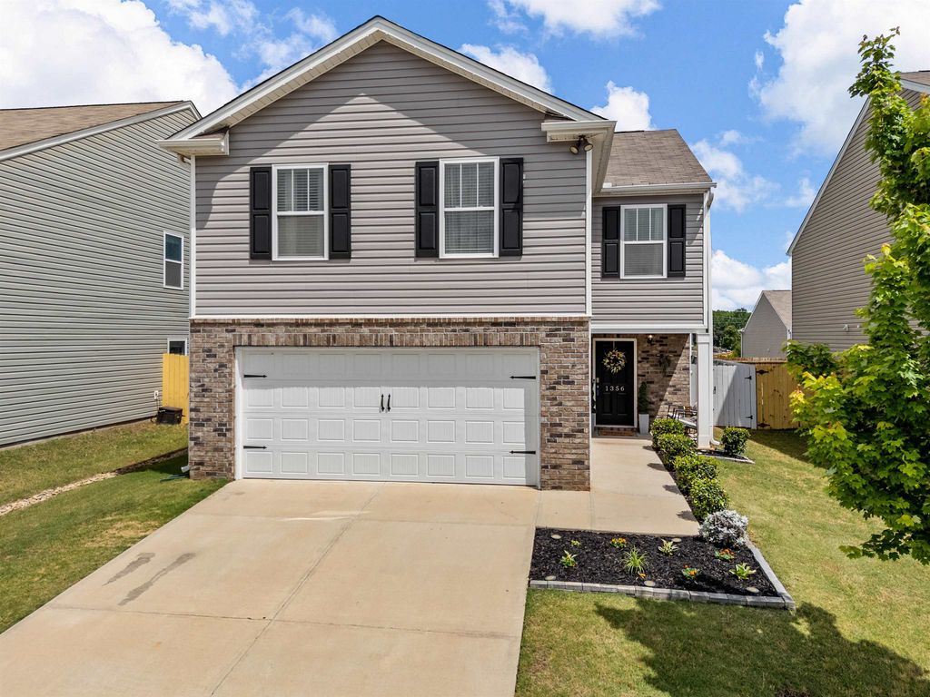 1356 Ledsham Court, Greer, SC 29651