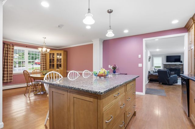 72 Old Farm Road, Bedford, NH 03110