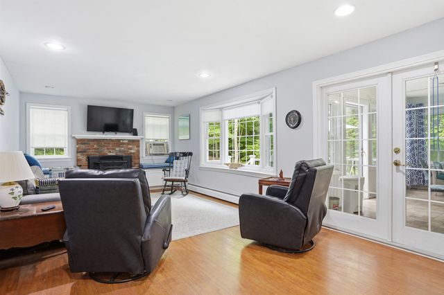 72 Old Farm Road, Bedford, NH 03110