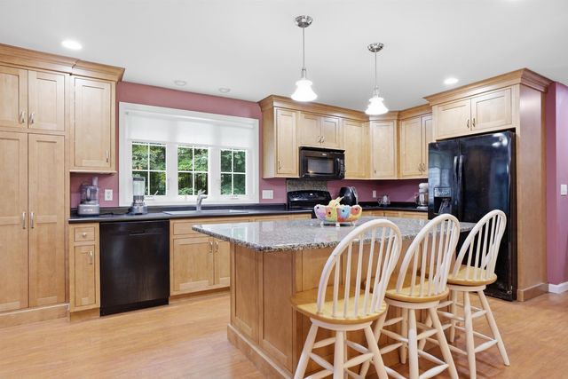 72 Old Farm Road, Bedford, NH 03110