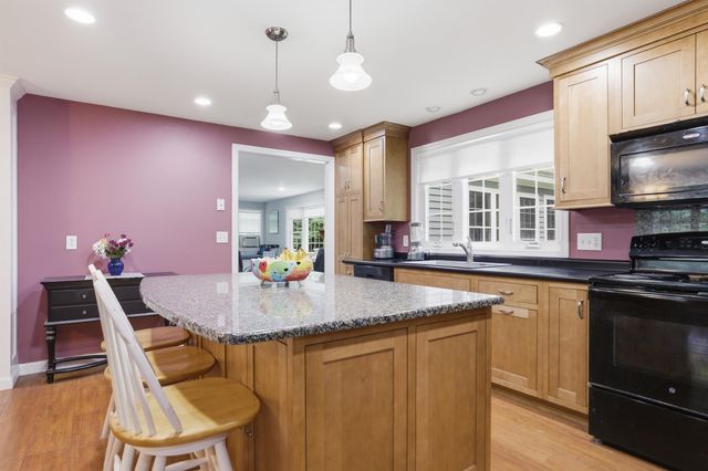 72 Old Farm Road, Bedford, NH 03110
