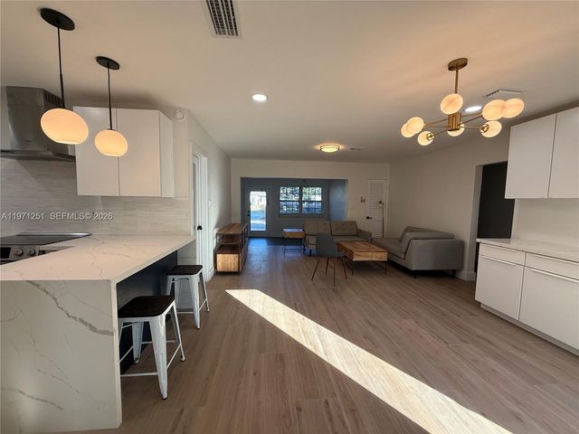 1701 SW 13th Ct, Fort Lauderdale, FL 33312