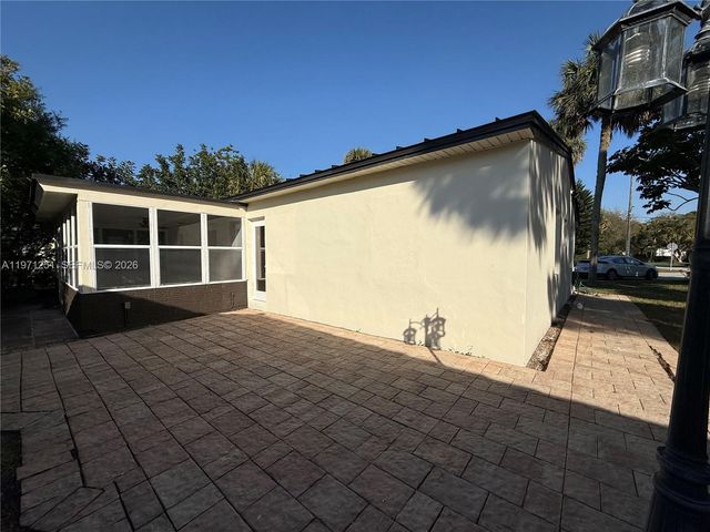 1701 SW 13th Ct, Fort Lauderdale, FL 33312