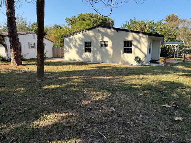 1701 SW 13th Ct, Fort Lauderdale, FL 33312