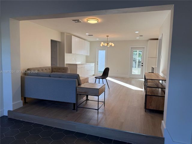 1701 SW 13th Ct, Fort Lauderdale, FL 33312