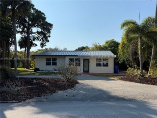 1701 SW 13th Ct, Fort Lauderdale, FL 33312